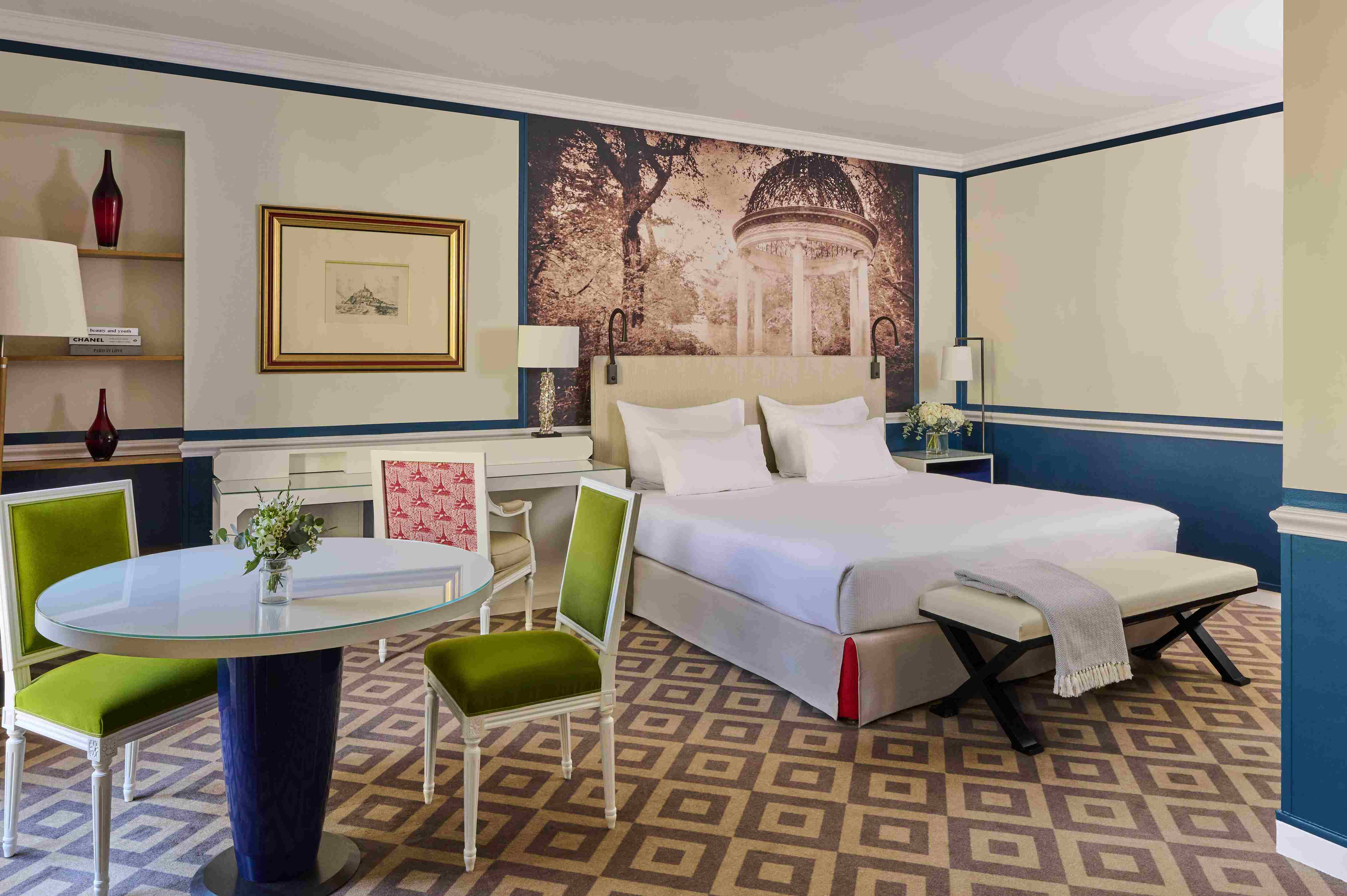 Deluxe Suite - Le Claridge Patio view